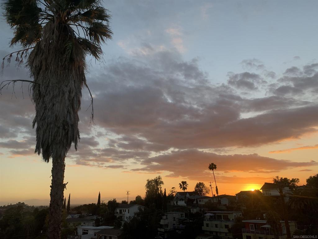 https://media.crmls.org/mediaz/2cde8f4d-f940-4982-a779-7bd29d282f06.jpg?preset=X-Large