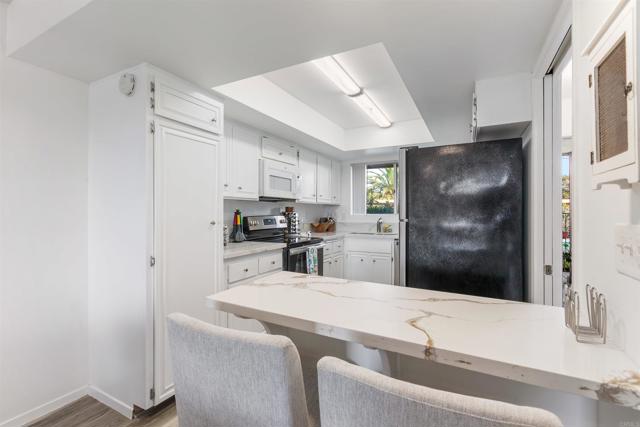 Detail Gallery Image 2 of 16 For 2475 Jefferson #103,  Carlsbad,  CA 92008 - 2 Beds | 2 Baths