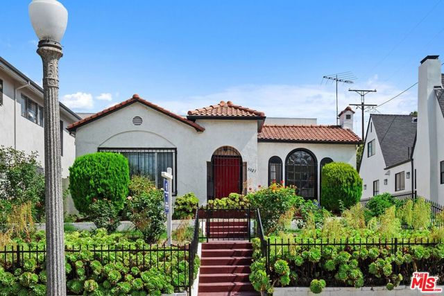 5021 Elmwood Avenue, Los Angeles CA: https://media.crmls.org/mediaz/2ce0fcb8-a190-4021-88cd-e996bea78886.jpg