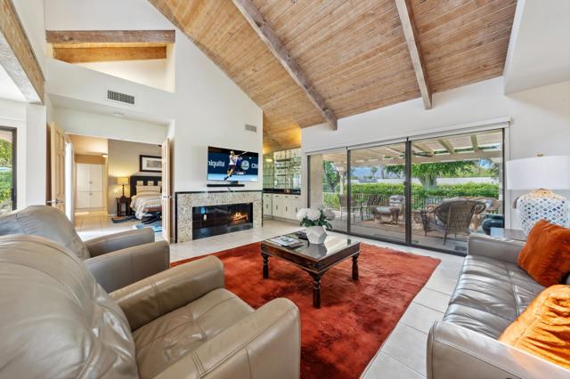 343 Forest Hills Drive, Rancho Mirage CA: https://media.crmls.org/mediaz/2ce1762d-aaba-4a70-a083-c95fcc9eb1e8.jpg