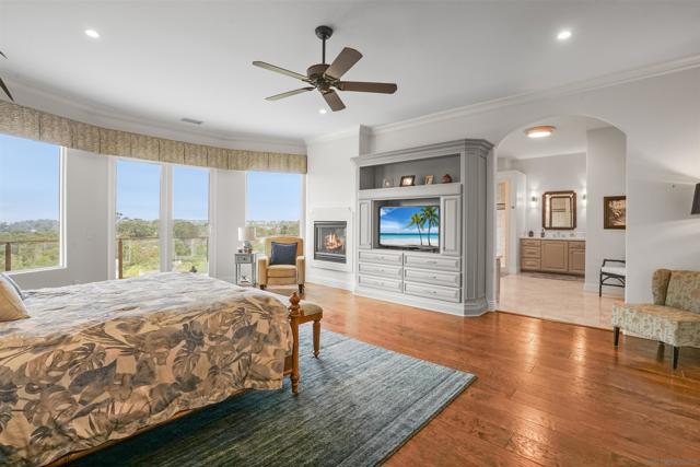 10636 Birch Bluff Ave, San Diego CA: https://media.crmls.org/mediaz/2ce19c93-d49f-46a7-9dec-929383684980.jpg