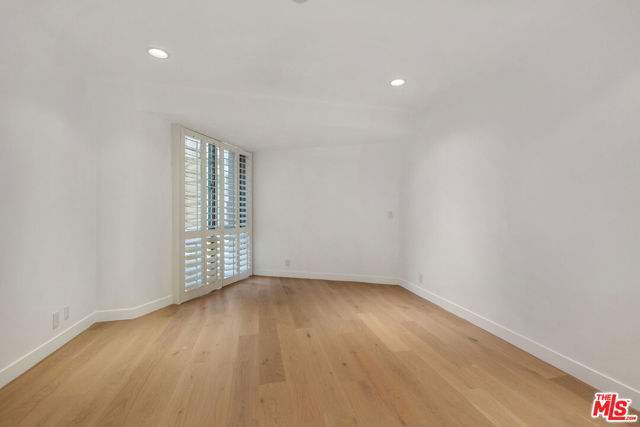 515 Ocean Avenue, Santa Monica CA: https://media.crmls.org/mediaz/2ce26b29-7f65-4241-b323-4ac14667dde7.jpg