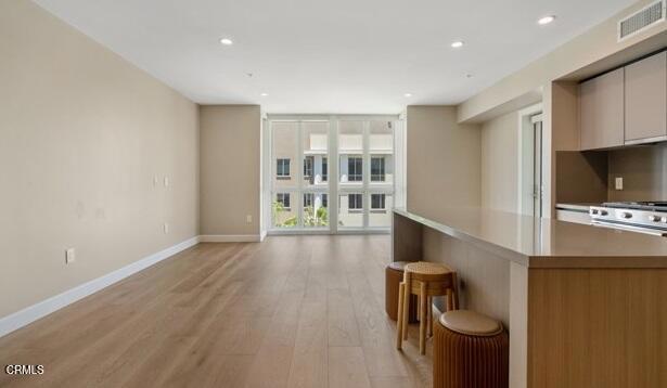 Detail Gallery Image 2 of 5 For 39 S Los Robles Ave #4009,  Pasadena,  CA 91101 - 2 Beds | 2 Baths