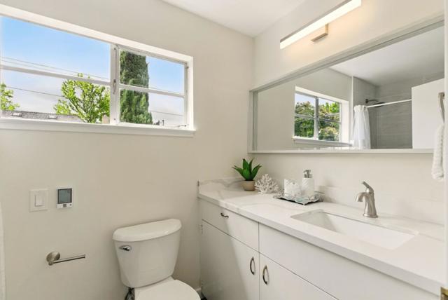 279 Oakhurst Place, Menlo Park CA: https://media.crmls.org/mediaz/2ce37284-1e17-4533-986e-7a8f5a800475.jpg