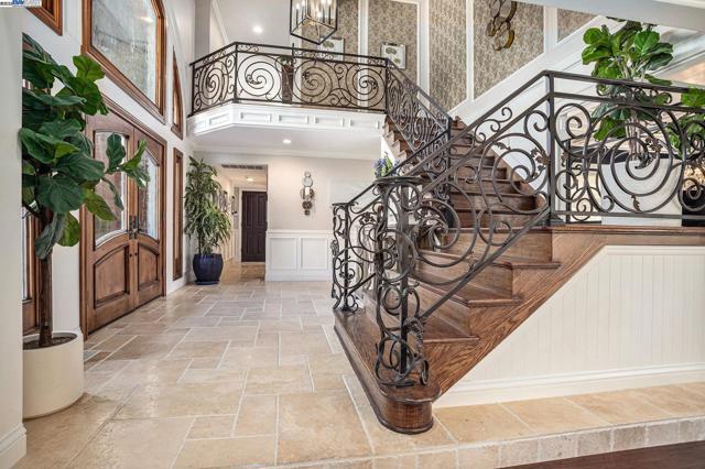 91 RED CYPRESS CT, Danville CA: https://media.crmls.org/mediaz/2ce382ba-3a62-416c-a643-80a876f68ef8.jpg