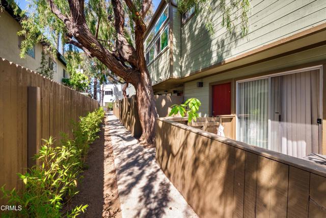 430 440 W Linden Drive, Oxnard CA: https://media.crmls.org/mediaz/2ce4987e-4cde-4710-83b2-c8190f4f2e4f.jpg