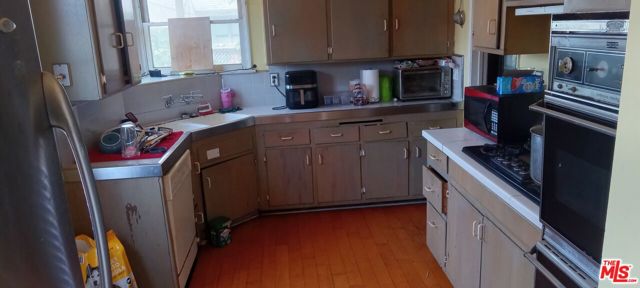 2308 W 117th Street, Hawthorne CA: https://media.crmls.org/mediaz/2ce556a2-239c-4311-9b26-f552cda8bc58.jpg