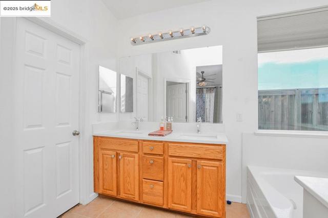 562 Douglas Drive, Brentwood CA: https://media.crmls.org/mediaz/2ce5a47c-93bd-4df5-989f-55819d86dfec.jpg