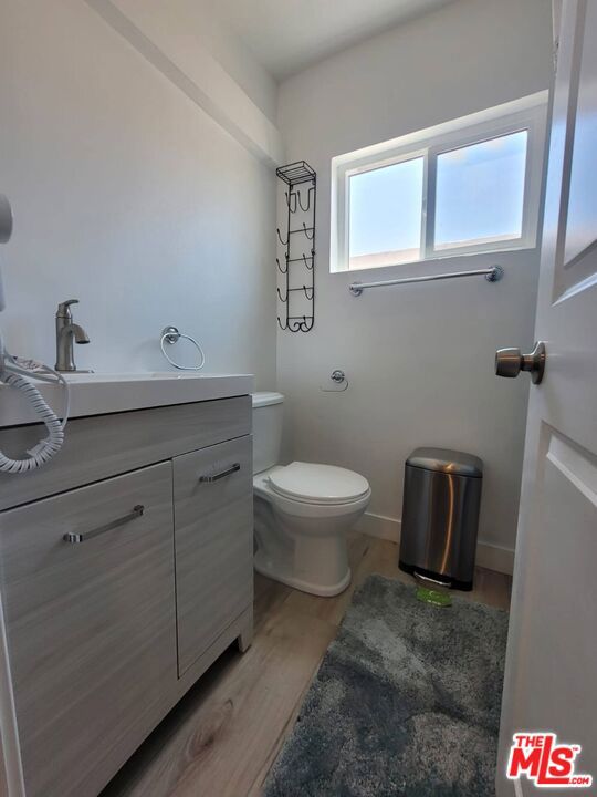 1820 S La Brea Avenue, Los Angeles CA: https://media.crmls.org/mediaz/2ce5af01-8d9a-4b3f-90aa-a7c76a197f2b.jpg