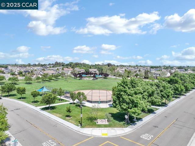 369 Myrtle Ln, Oakley CA: https://media.crmls.org/mediaz/2ce5c616-7037-44d0-a719-44a2defd347f.jpg