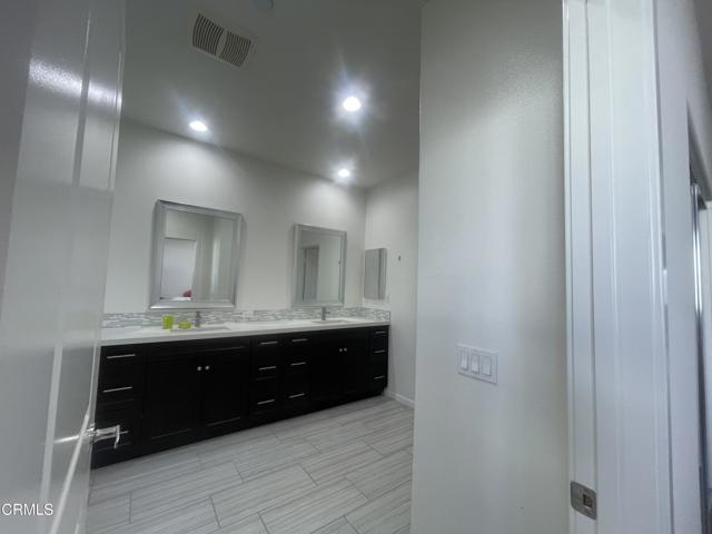 Detail Gallery Image 4 of 30 For 7937 N Keer Dr, Los Angeles,  CA 91335 - 5 Beds | 4 Baths