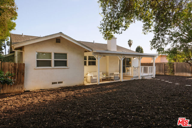22251 Kittridge Street photo 19