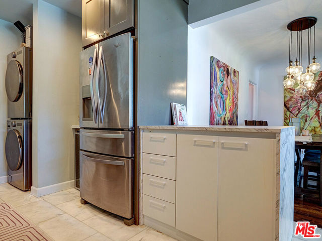 1019 S Rimpau Boulevard, Los Angeles CA: https://media.crmls.org/mediaz/2ce73d69-91e8-4763-938c-eb0c2183297b.jpg