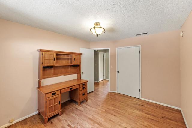 19060 Oak Heights Drive, Salinas CA: https://media.crmls.org/mediaz/2ce7a134-df41-45e4-9e74-051bc3d1df04.jpg