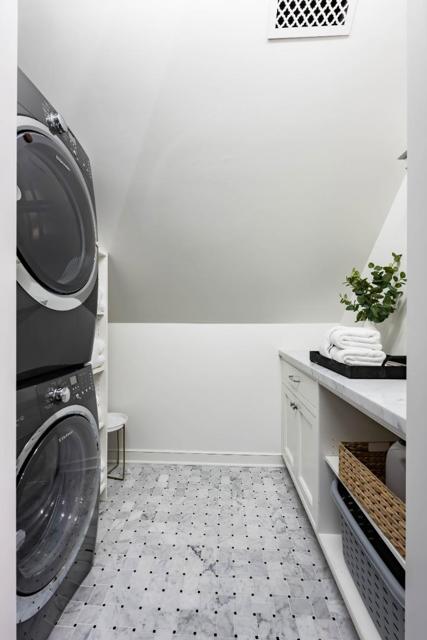 467 Lincoln Avenue, Palo Alto CA: https://media.crmls.org/mediaz/2ce832cd-0891-42a9-8faa-3dc913781991.jpg