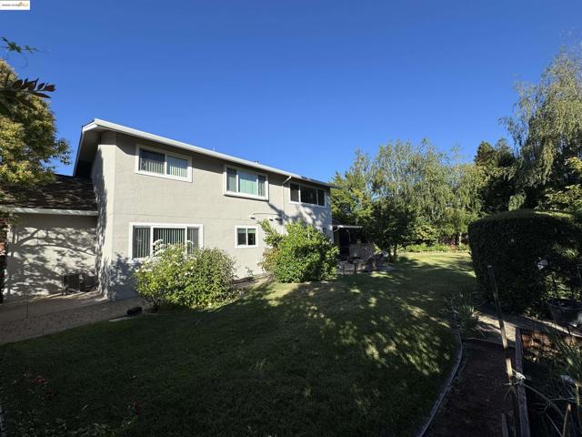 8 Juniper Way, Moraga CA: https://media.crmls.org/mediaz/2ce847c7-d1a7-4ea7-ade4-86d355ebcbee.jpg