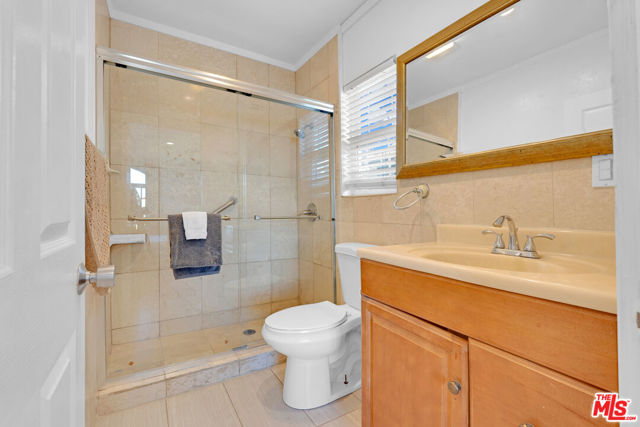 1131 S Swall Drive, Los Angeles CA: https://media.crmls.org/mediaz/2ce8dd30-b0b7-414d-8408-4c66ba90f954.jpg