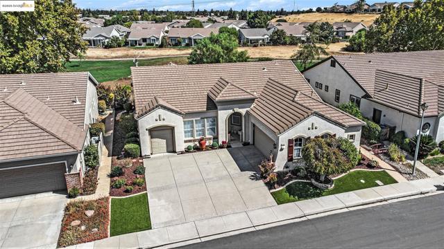 452 Tayberry Ln, Brentwood CA: https://media.crmls.org/mediaz/2ce91995-7bc7-42f7-ad40-4b501ca86f38.jpg