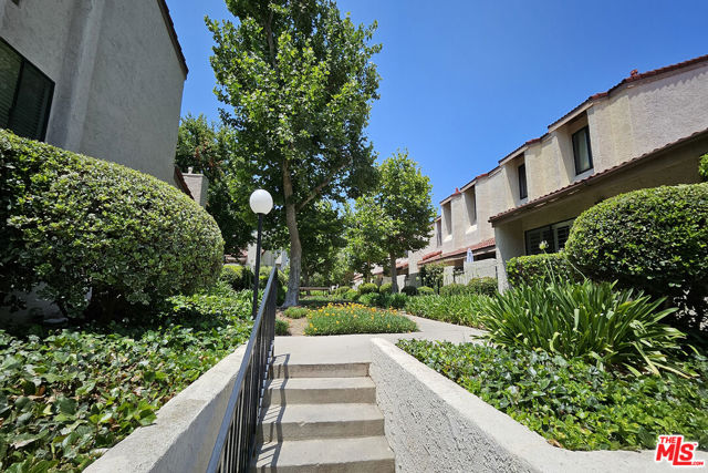 18130 Oxnard Street, Tarzana CA: https://media.crmls.org/mediaz/2ce9627c-24ab-4d09-b972-ca7e67be7c5c.jpg