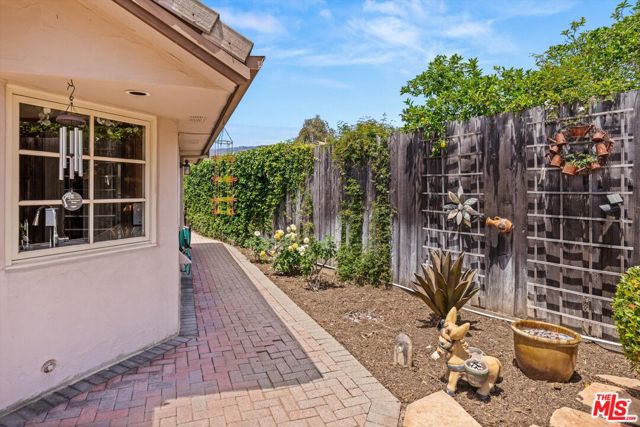 5441 Toltec Drive, Santa Barbara CA: https://media.crmls.org/mediaz/2ce97f32-1992-4892-b640-0756c2624d15.jpg