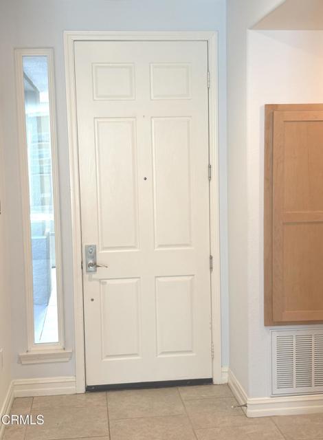 1423 Windshore Way, Oxnard CA: https://media.crmls.org/mediaz/2ce98c5f-7928-4b15-961a-a4452c957981.jpg