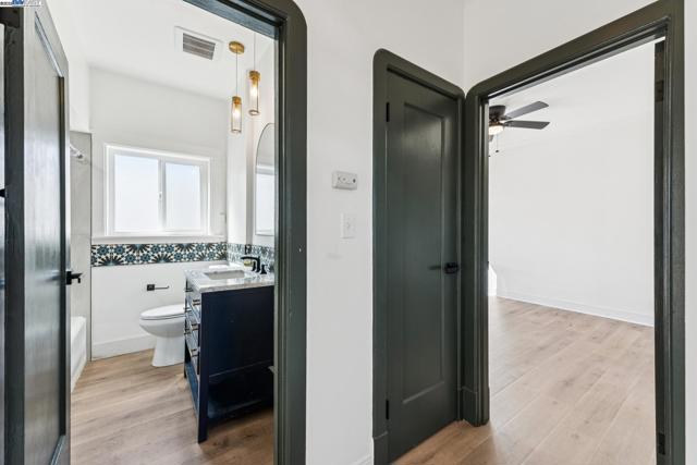 2734 Macarthur Blvd, Oakland CA: https://media.crmls.org/mediaz/2ceadf41-fb13-4cf9-b234-308419f17b1d.jpg