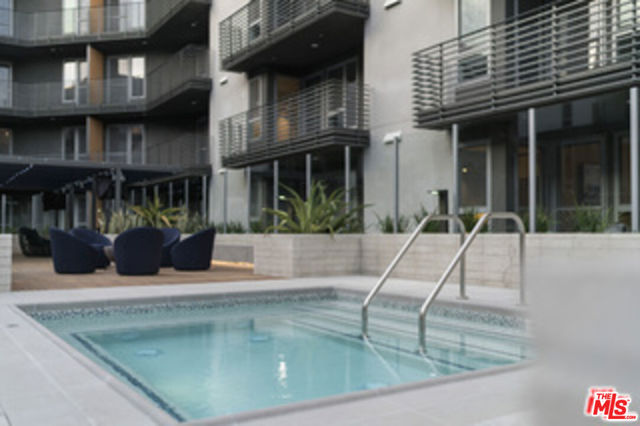 3425 W OLIVE Avenue, Burbank CA: https://media.crmls.org/mediaz/2ceae39c-a9bc-4e62-88f2-3cfced8ed993.jpg