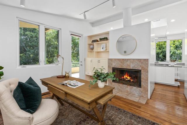 405 W Nutmeg St, San Diego CA: https://media.crmls.org/mediaz/2ceb7d12-7617-4441-93c9-617b5216c0da.jpg