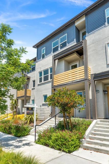 1976 Tarob Court, Milpitas CA: https://media.crmls.org/mediaz/2cebab02-5412-4ee2-b27b-a5e23c767804.jpg