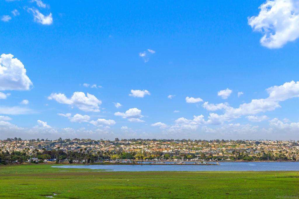 https://media.crmls.org/mediaz/2cebdce7-0a4b-4ac0-86a9-9f947504d635.jpg?preset=X-Large