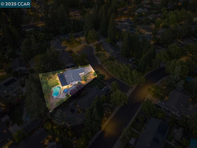 209 Farm Hill Ct, Danville CA: https://media.crmls.org/mediaz/2cec28bb-4e1d-45d3-bd7b-b34a3941f42b.jpg