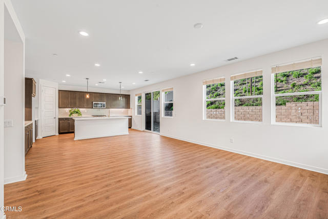 Detail Gallery Image 5 of 24 For 1224 Redbud St, Santa Paula,  CA 93060 - 4 Beds | 3 Baths