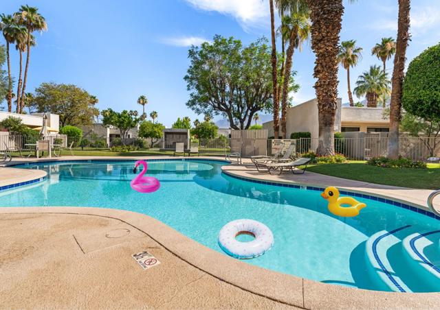 877 E Arenas Road, Palm Springs CA: https://media.crmls.org/mediaz/2cecc62a-f043-41ab-a40a-14b3c944b548.jpg