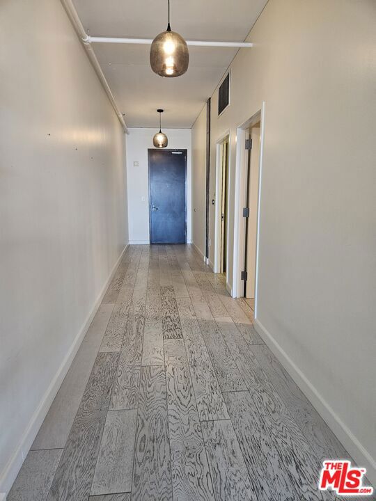 1111 S Grand Avenue, Los Angeles CA: https://media.crmls.org/mediaz/2ceccfa1-e913-4d7d-8e2b-3a9dc2260ee9.jpg