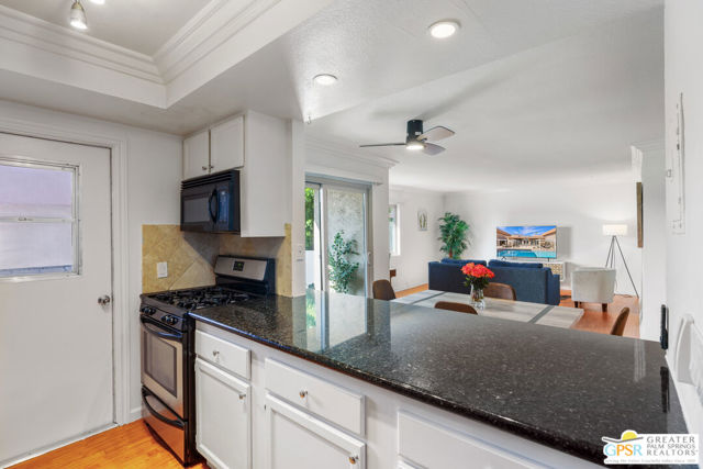 400 N Sunrise Way, Palm Springs CA: https://media.crmls.org/mediaz/2ced0695-001f-44eb-9bb7-f5900955a936.jpg