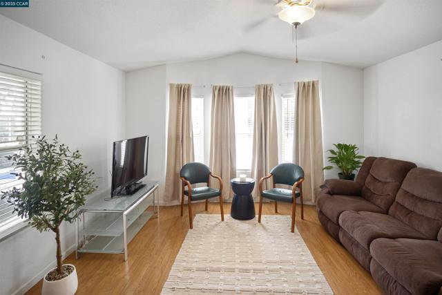 55 PACIFICA AVE, Bay Point CA: https://media.crmls.org/mediaz/2ced07bc-661f-475d-8d33-4feb291abfe8.jpg