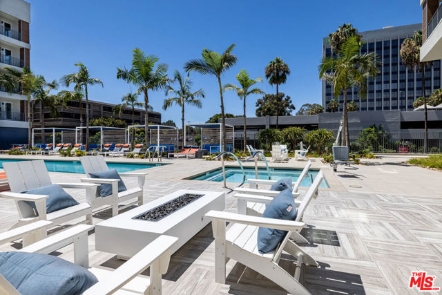 5075 Camino De La Siesta, San Diego CA: https://media.crmls.org/mediaz/2ced4845-28de-4beb-b36a-0e91bde929e1.jpg
