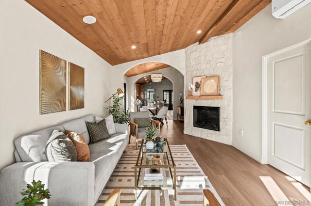 1566 Evergreen St, San Diego CA: https://media.crmls.org/mediaz/2ced8c88-6276-472c-977b-ff0b484363c8.jpg