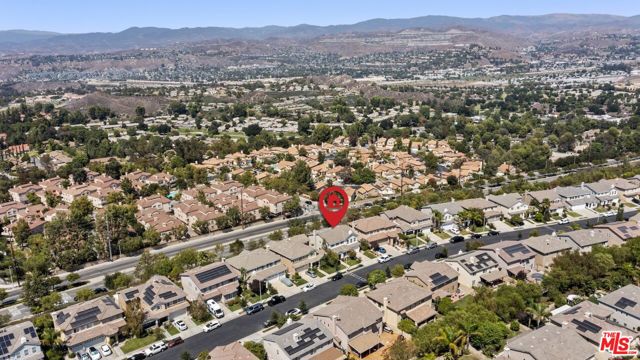 19723 Ellis Henry Court, Santa Clarita CA: https://media.crmls.org/mediaz/2ceebb53-16e1-47e6-a294-ac0ef43fcffd.jpg