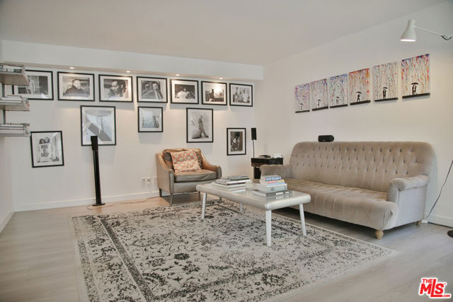 864 Granville Avenue photo 6