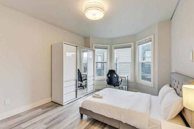 811 Oak Street, San Francisco CA: https://media.crmls.org/mediaz/2cef8d76-ee64-4e22-8726-2570066d4e44.jpg