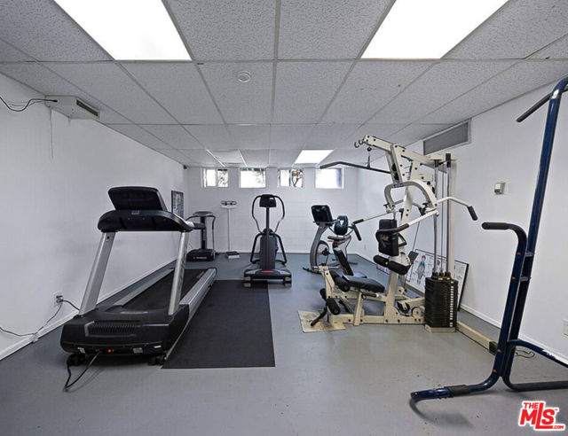 4939 Maytime Lane, Culver City CA: https://media.crmls.org/mediaz/2cef9361-6084-41f1-90ca-c32bd7983077.jpg