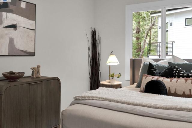 90 Upper Briar Road, Kentfield CA: https://media.crmls.org/mediaz/2cefc8eb-0f75-4ee3-a732-f7c388ac40e6.jpg