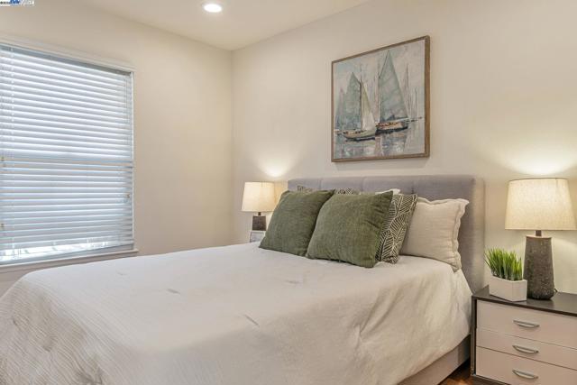947 Crane Ave, Foster City CA: https://media.crmls.org/mediaz/2cf0fbc1-f460-4b4a-bbfd-dcc75174d636.jpg