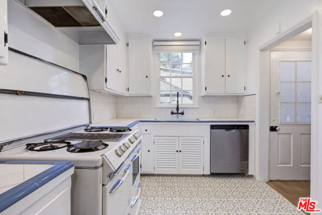 Drew Fenton | 271 Beloit Avenue Los Angeles CA | MLS: 7455926