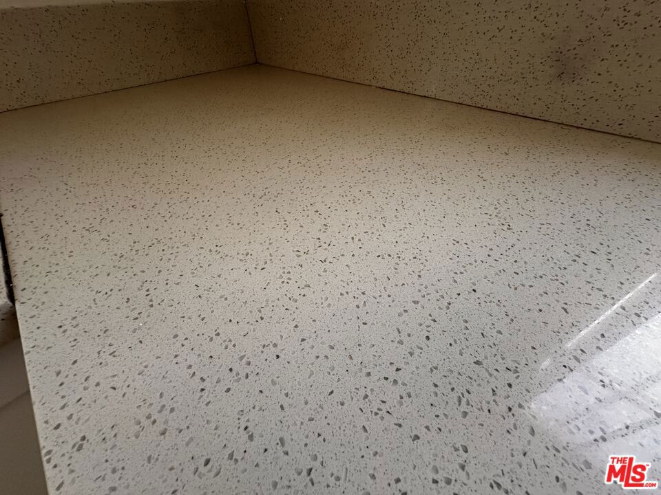 https://media.crmls.org/mediaz/2cf16ef0-cd6f-44f2-b7cd-f30fe0953c68.jpg?preset=X-Large