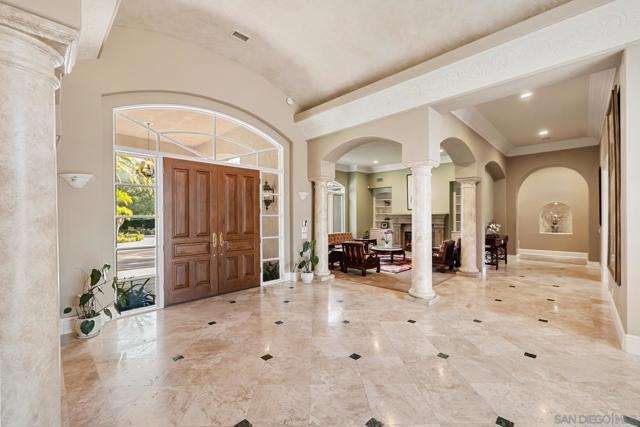 18050 Rancho La Cima Corte, Rancho Santa Fe CA: https://media.crmls.org/mediaz/2cf1960e-7511-4d74-bfa8-7d5b3b0cb1c0.jpg