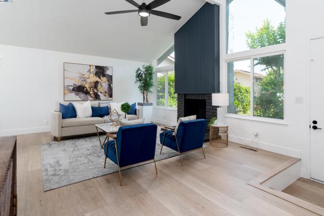 4406 Sugarland Ct, Concord CA: https://media.crmls.org/mediaz/2cf24cfa-fd2e-417c-9848-295b279d4b52.jpg