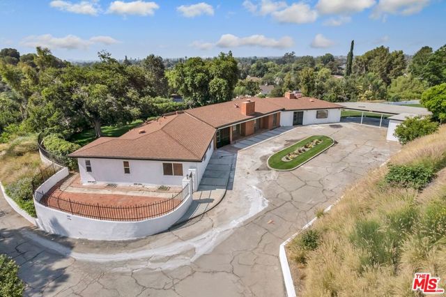 1084 W west Marshall Boulevard, San Bernardino CA: https://media.crmls.org/mediaz/2cf2b80e-9e9f-417e-8073-344bfb805f70.jpg