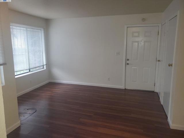 6109 Foothill Blvd, Oakland CA: https://media.crmls.org/mediaz/2cf2e19a-ae14-45a5-be7f-f6beeabadb35.jpg